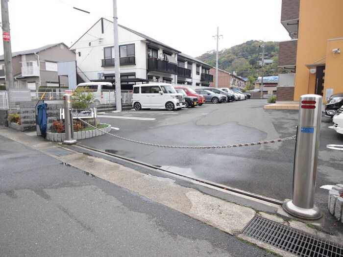 物件外観写真4　(駐車場)