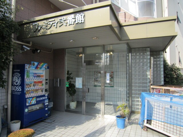 物件外観写真2　(エントランス部分)