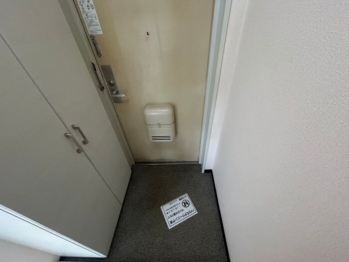 物件内観写真6　(玄関)