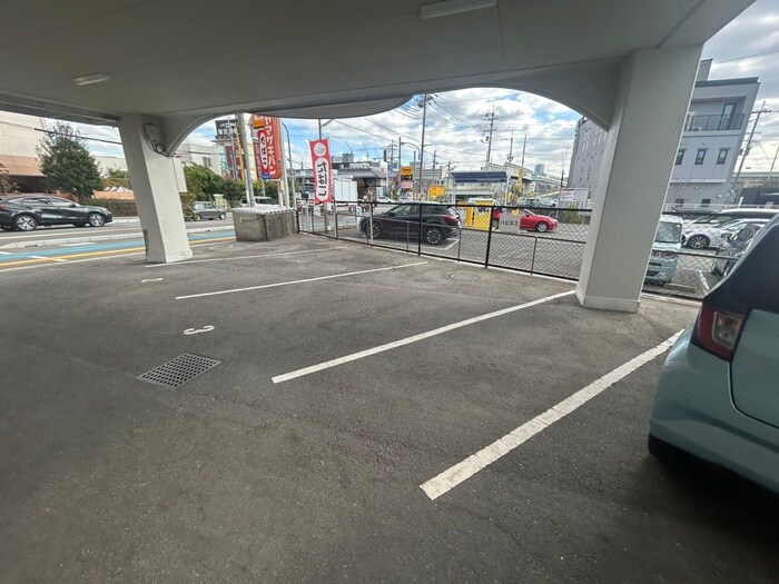物件外観写真3　(駐車場)