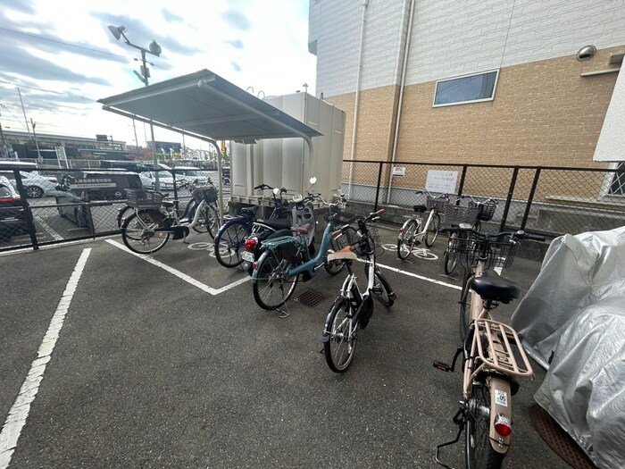 物件外観写真4　(駐輪場)