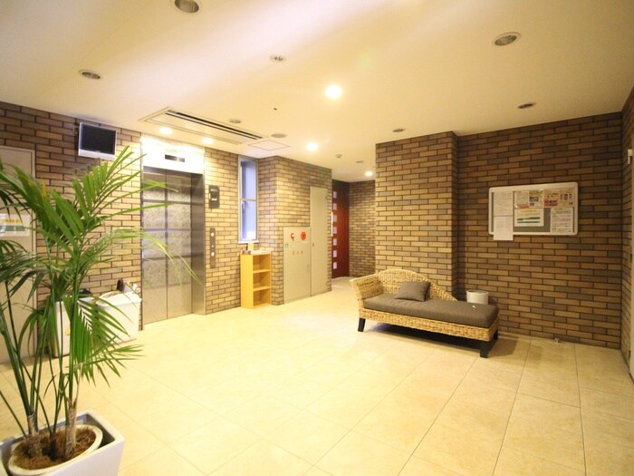 物件外観写真4　(エントランス部分)