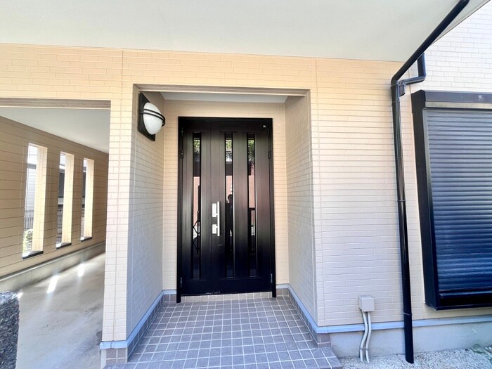 物件外観写真4　(エントランス部分)