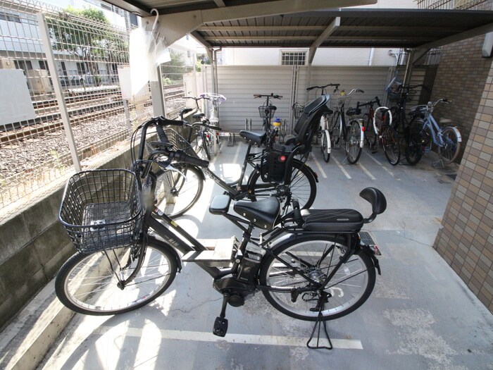 物件外観写真4　(駐輪場)