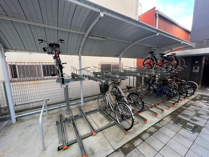 物件外観写真4　(駐輪場)