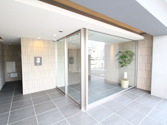 物件外観写真3　(エントランス部分)