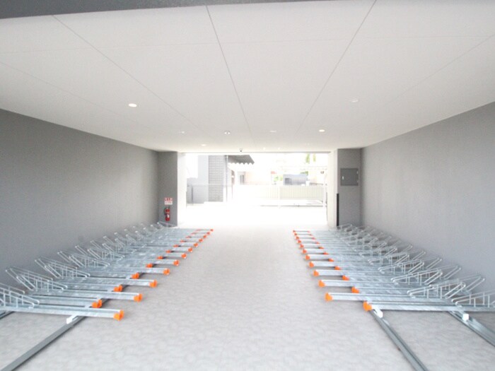 物件外観写真5　(駐輪場)