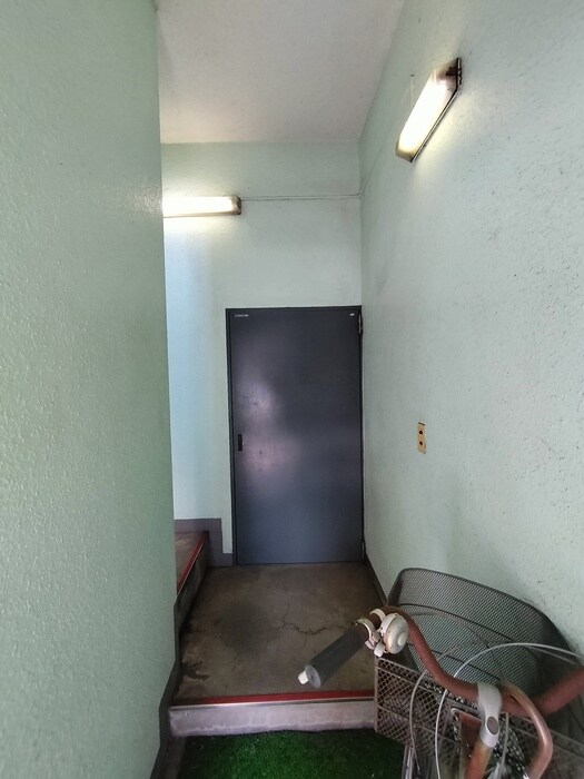 物件外観写真4　(エントランス部分)