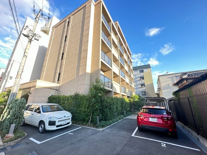 物件外観写真3　(駐車場)