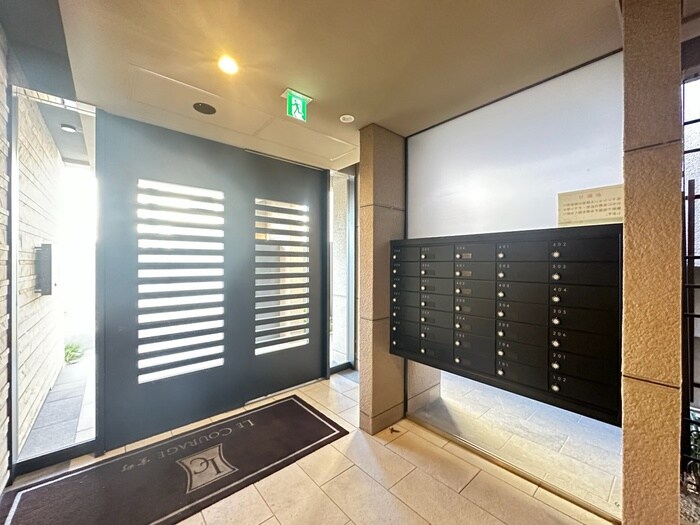 物件外観写真4　(エントランス部分)