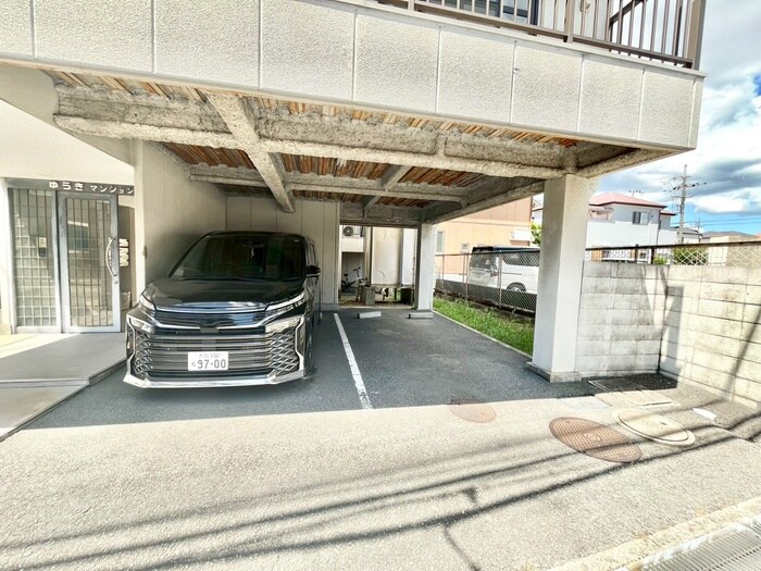 物件外観写真5　(駐車場)