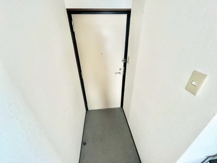 物件内観写真11　(玄関)