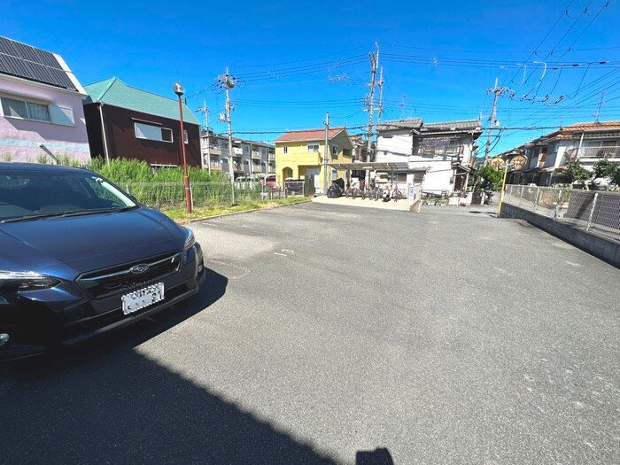 物件外観写真4　(駐車場)