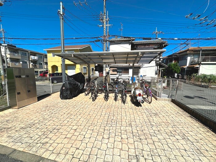 物件外観写真5　(駐輪場)
