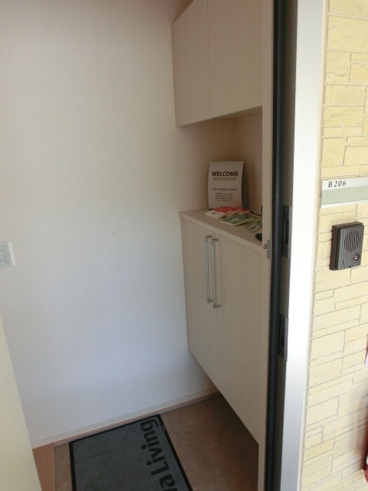 物件内観写真15　(玄関)