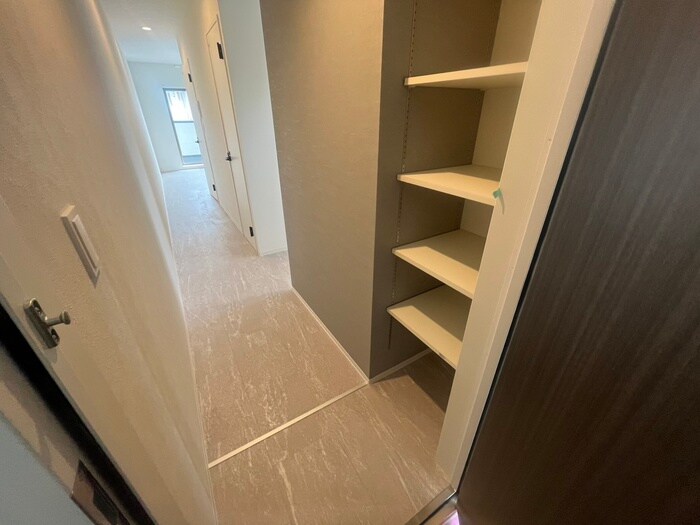 物件内観写真16　(玄関)