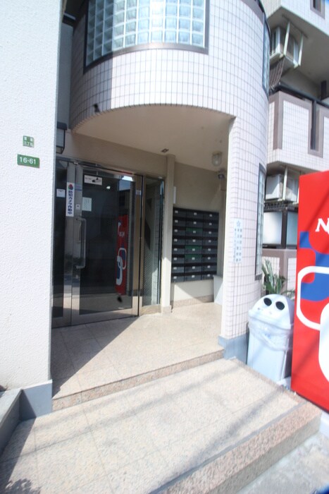 物件外観写真3　(エントランス部分)