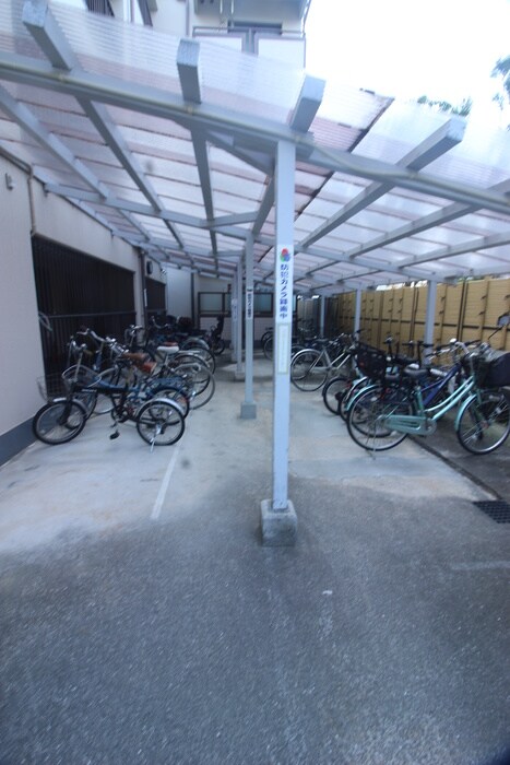 物件外観写真4　(駐輪場)