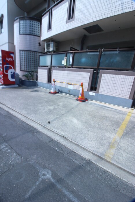 物件外観写真5　(駐車場)