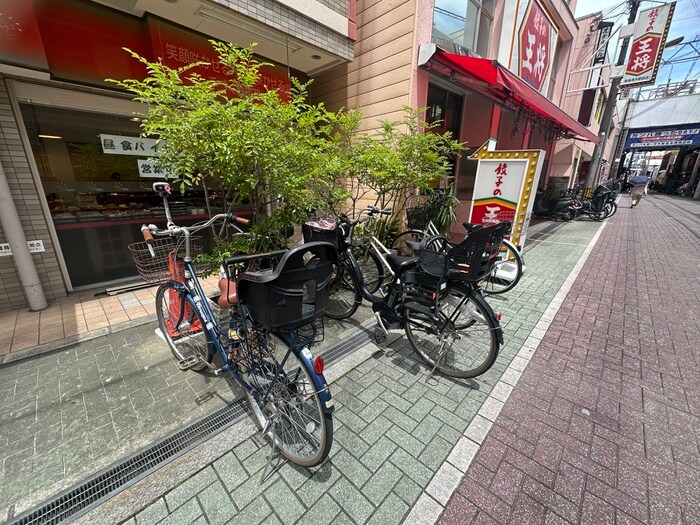 物件外観写真4　(駐輪場)