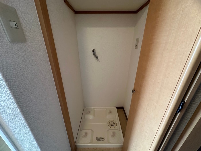 物件内観写真10　(洗濯機置場)