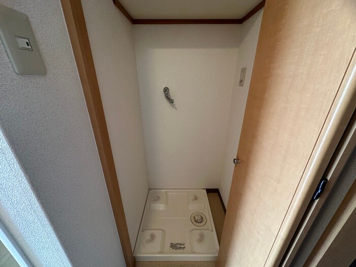 物件内観写真10　(洗濯機置場)