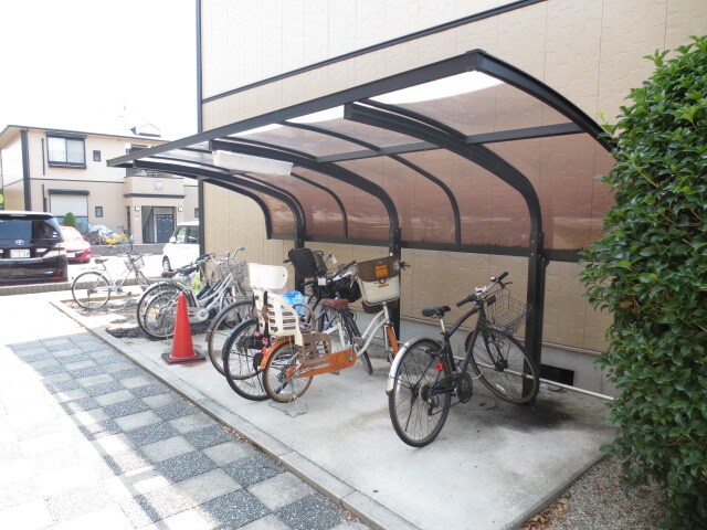 物件外観写真3　(駐輪場)