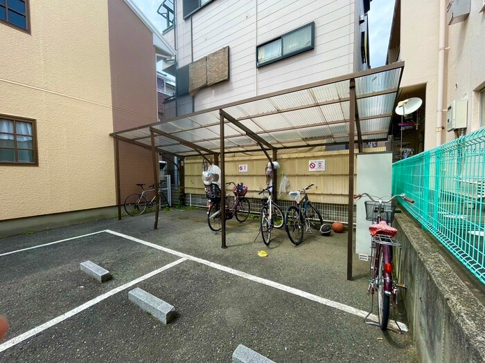 物件外観写真2　(駐輪場)