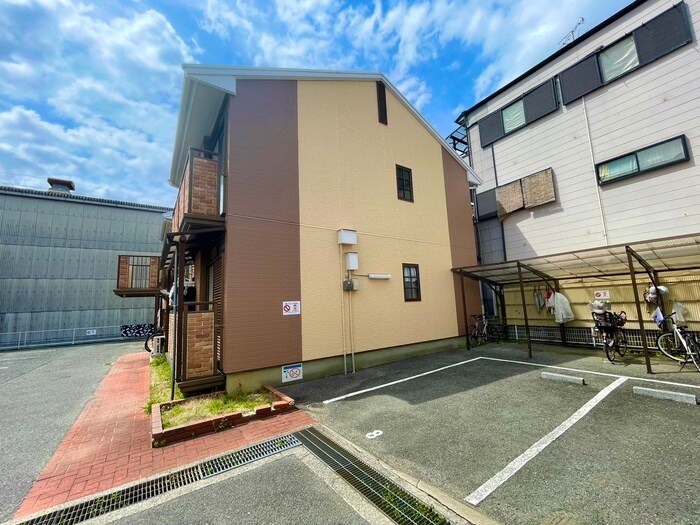 物件外観写真4　(エントランス部分)