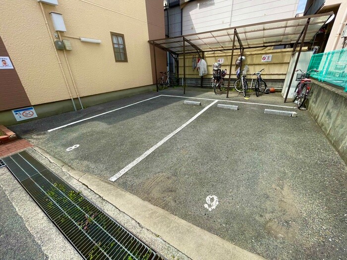 物件外観写真6　(駐車場)