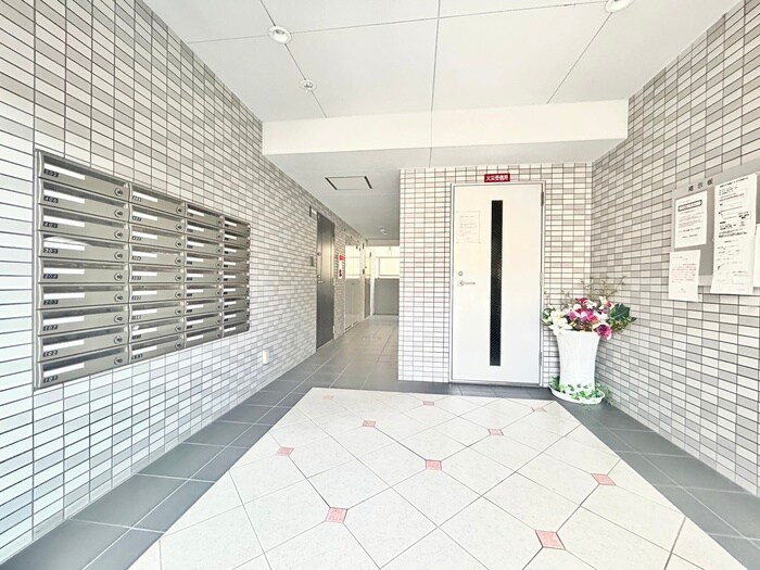 物件外観写真2　(エントランス部分)