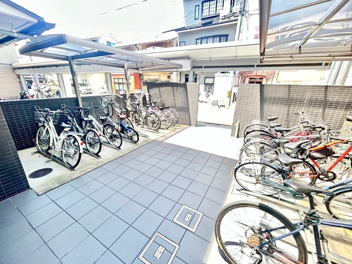 物件外観写真4　(駐輪場)