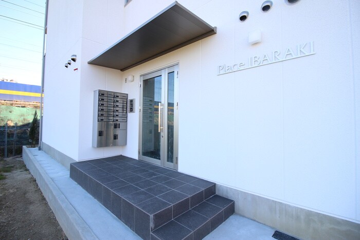 物件外観写真3　(エントランス部分)