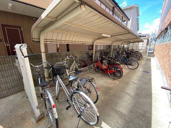 物件外観写真6　(駐輪場)