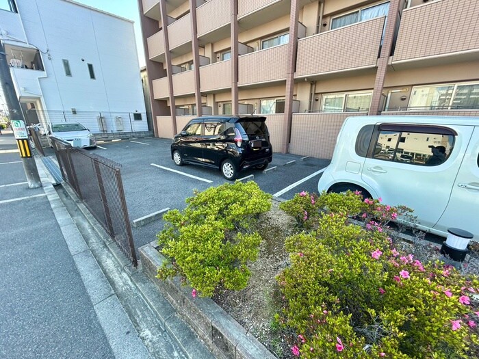 物件外観写真5　(駐車場)