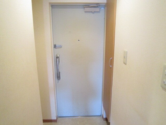 物件内観写真15　(玄関)