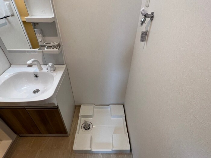 物件内観写真12　(洗濯機置場)