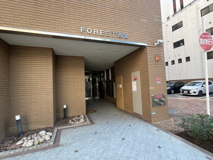 物件外観写真2　(エントランス部分)