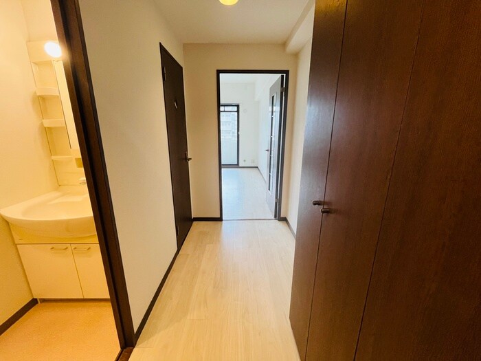 物件内観写真16　(廊下)