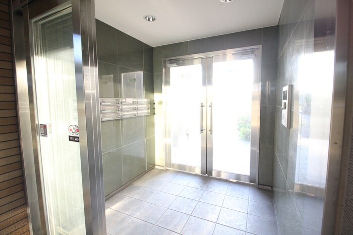 物件外観写真3　(エントランス部分)