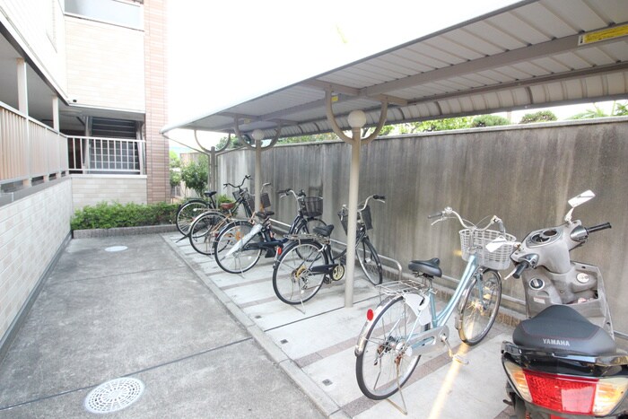 物件外観写真5　(駐輪場)