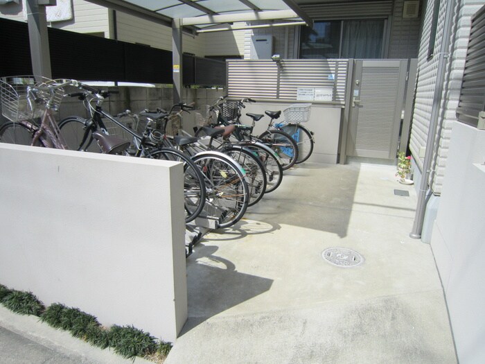 物件外観写真3　(駐輪場)