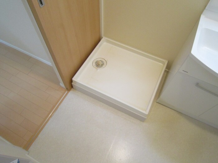 物件内観写真11　(洗濯機置場)