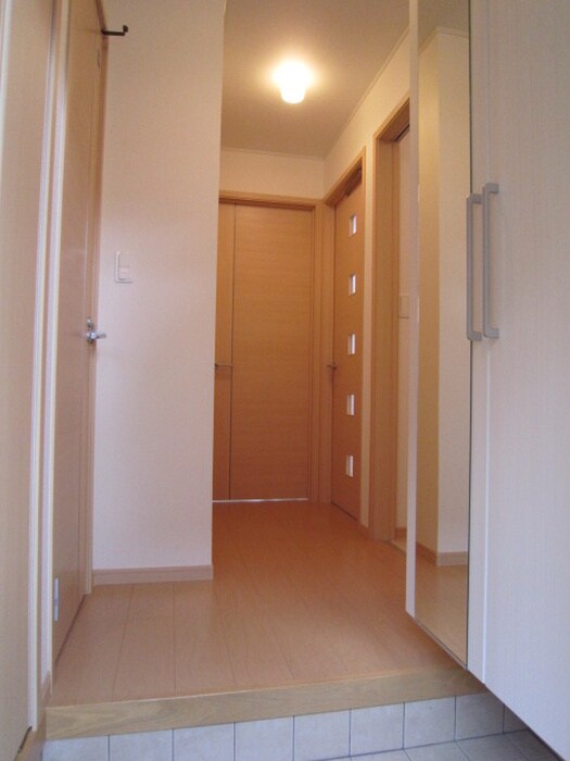 物件内観写真14　(玄関)