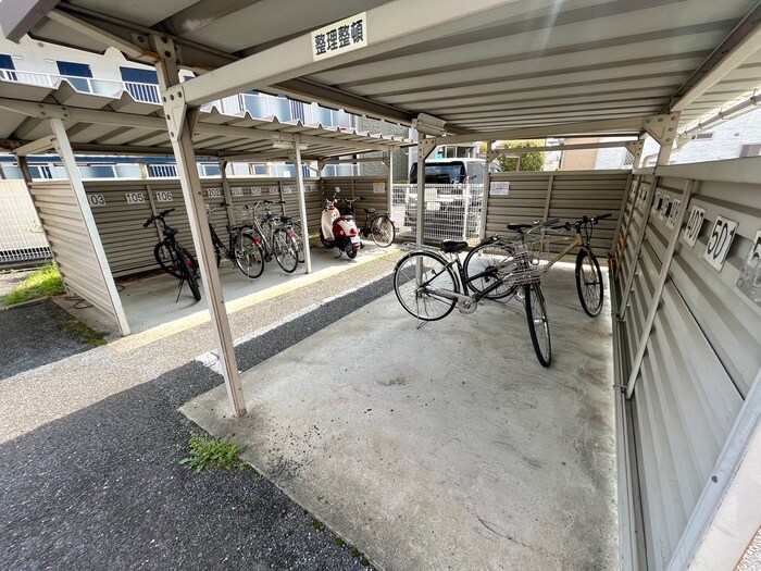 物件外観写真3　(駐輪場)