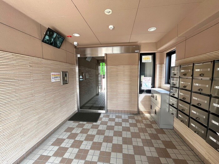 物件外観写真5　(エントランス部分)