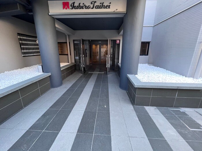 物件外観写真2　(エントランス部分)