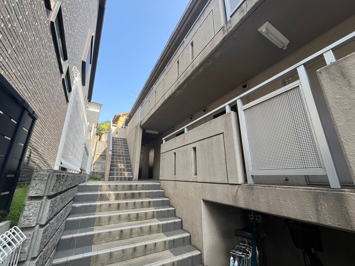 物件外観写真5　(エントランス部分)