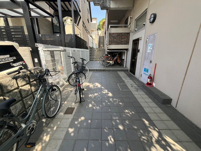 物件外観写真6　(駐輪場)
