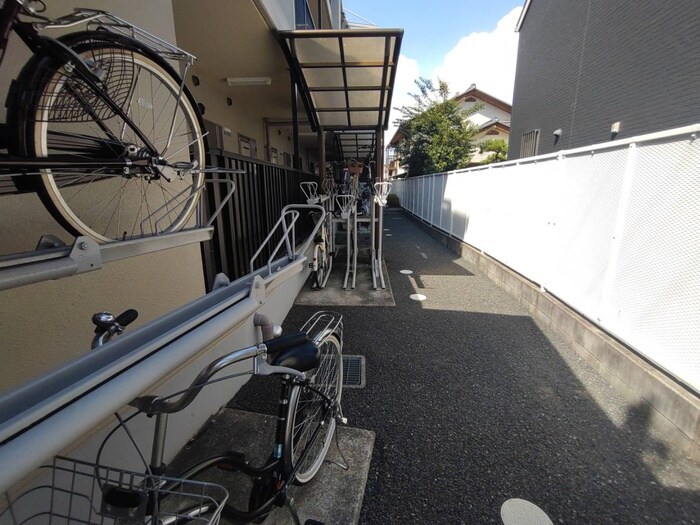 物件外観写真5　(駐輪場)